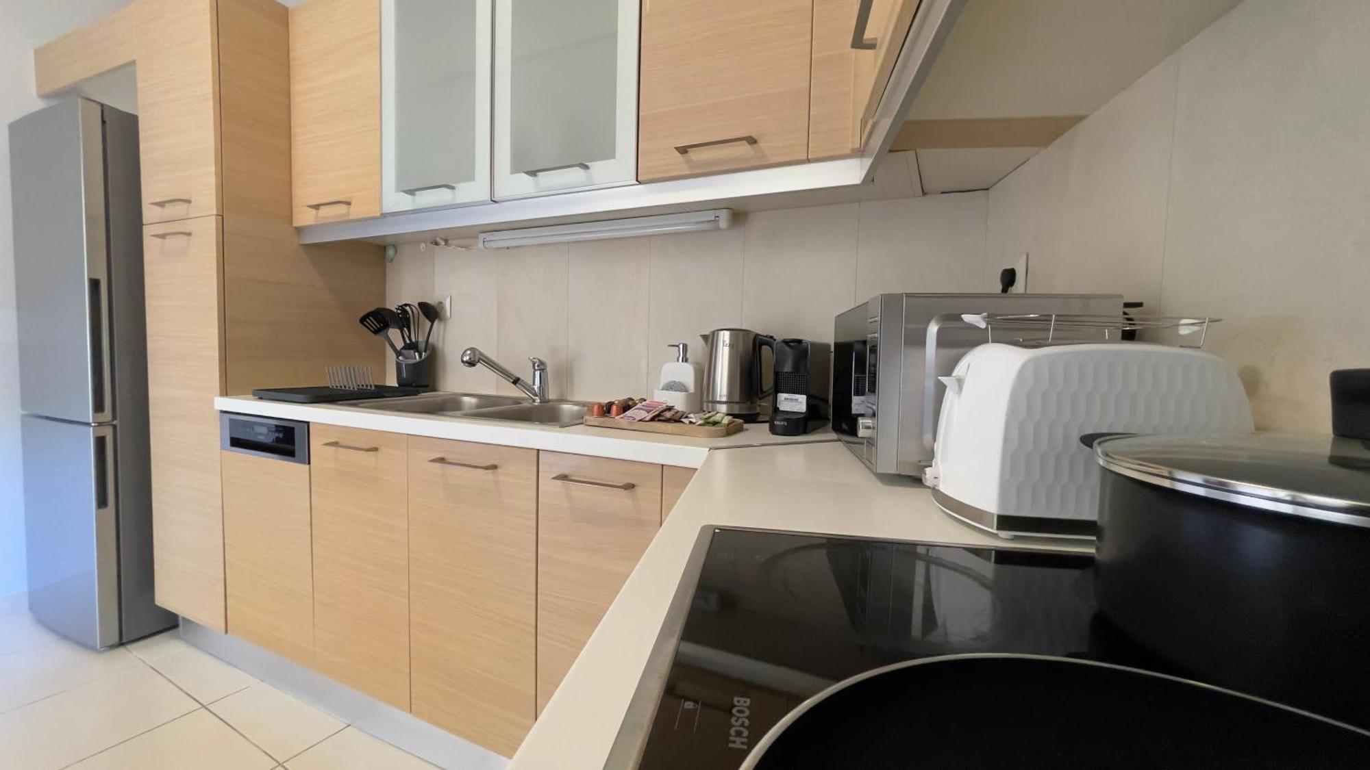 Nh Urban Living In Nea Alikarnassos Lägenhet Heraklion Exteriör bild